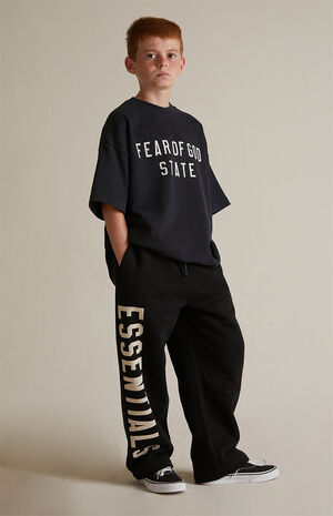 Kids Black Fleece Relaxed Sweatpants image number 2