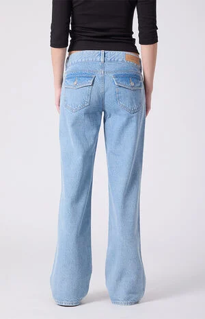 Zoe Low Rise Girlfriend Jeans Button Pocket Light Blue image number 4