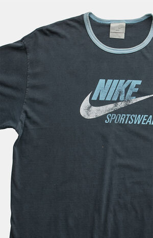 2000s Nike Sportswear T-Shirt image number 3