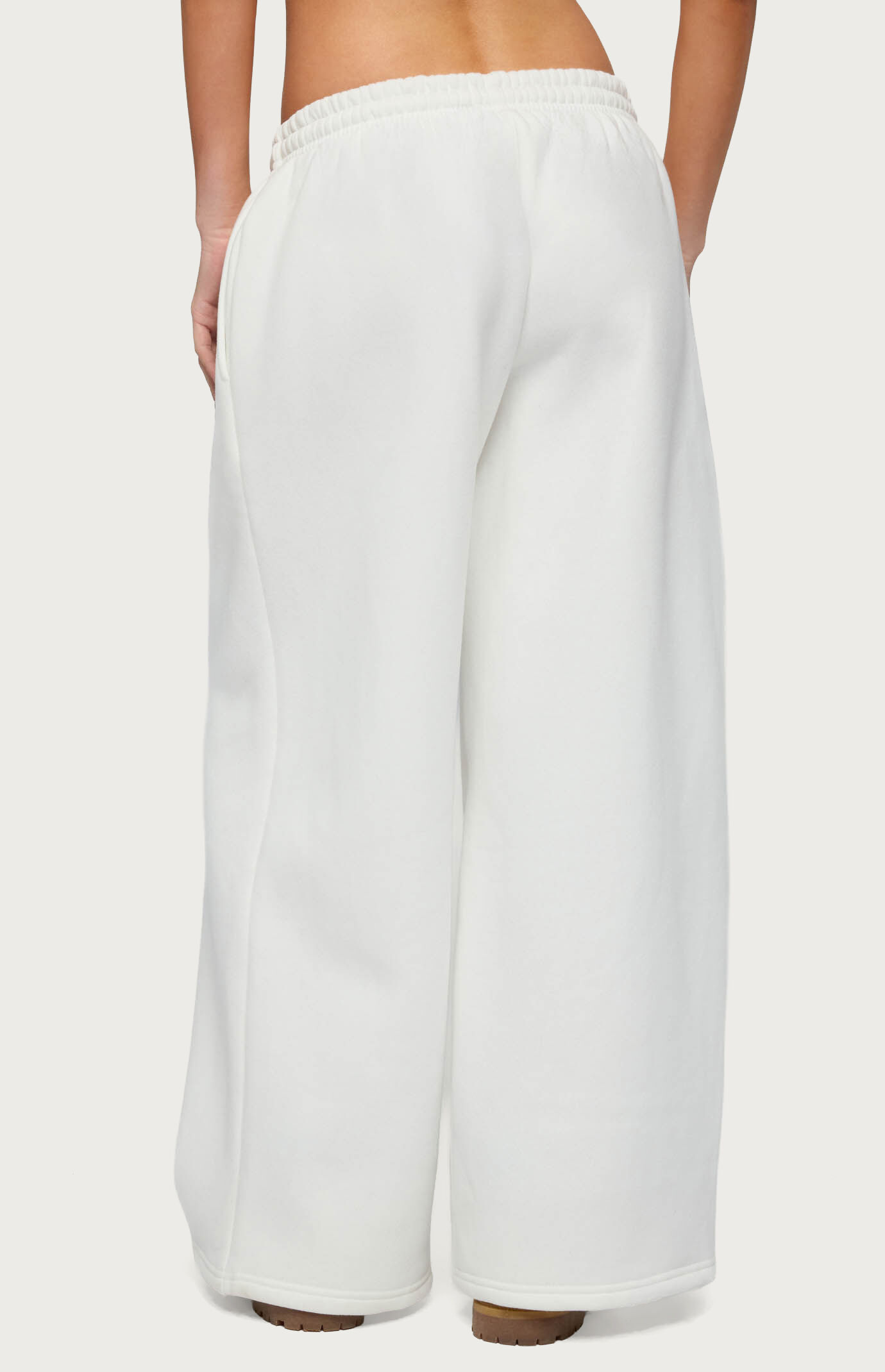 Edikted Petite Kamari Low Rise Wide Sweatpants