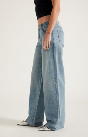 Casey Low Rise Baggy Jeans Star Embroidered Light Blue image number 3