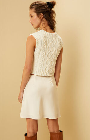 Shrunken Cable Knit Sweater Vest image number 4