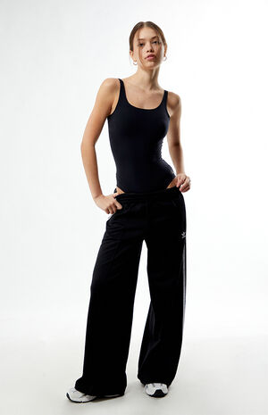 Body Fit Scoop Neck Bodysuit image number 1