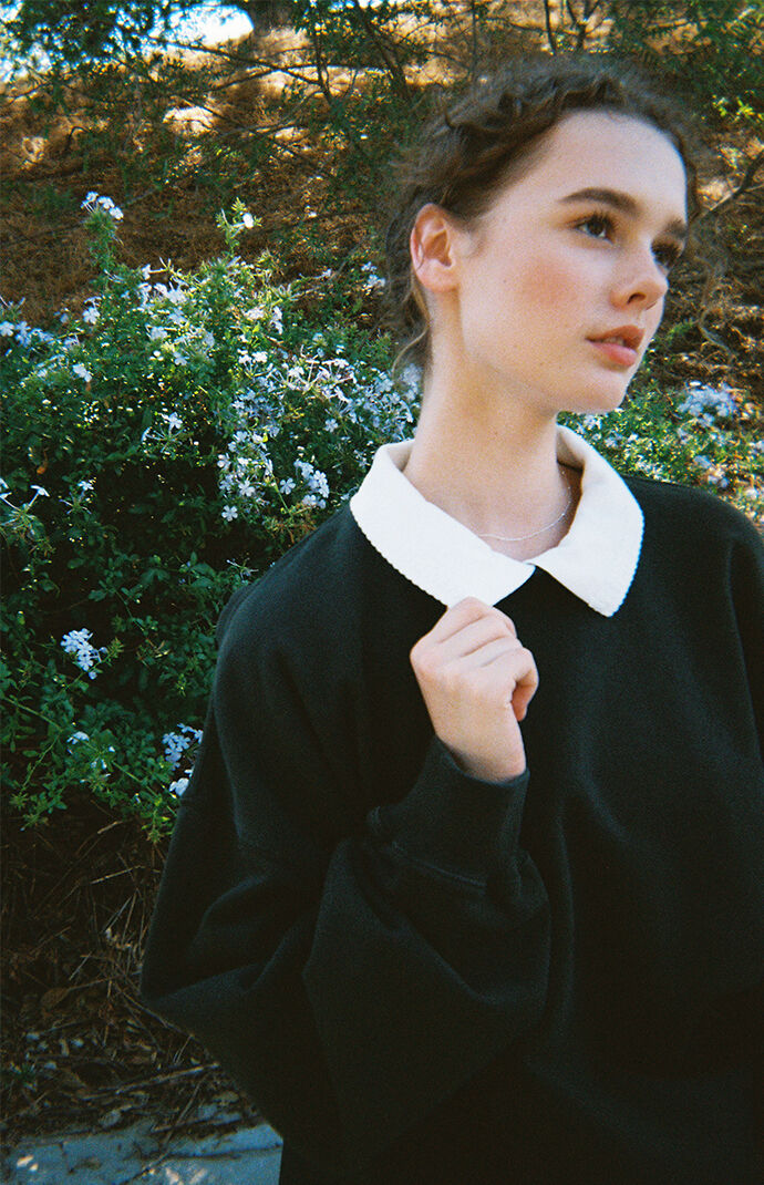 White collar sweatshirt store