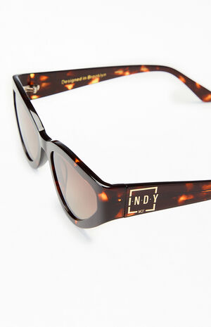 Nolita Cat Eye Sunglasses image number 3