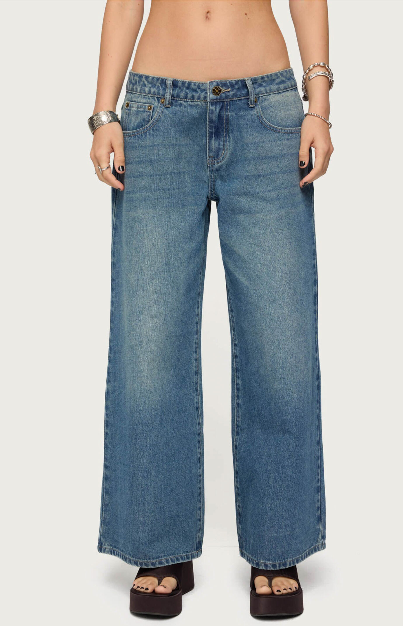 Edikted Petite Vyxen Vintage Washed Low Rise Jeans