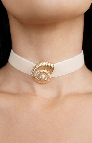 Nautilus Shell Velvet Choker image number 8