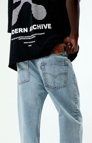 Men's 565 Loose Straight Jeans Light Wash image number 2