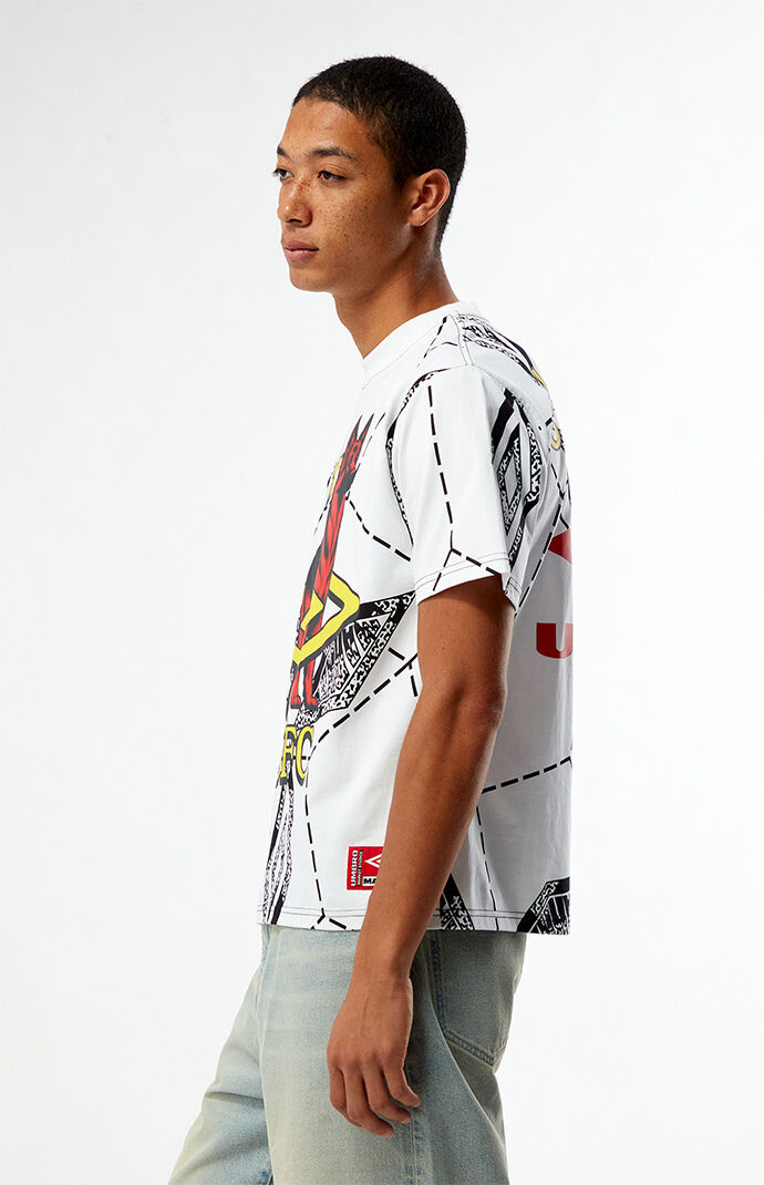 ⛵ UMBRO x TRATTORIA F.C. サッカーシャツ Umbro x Market Studios MSFC T-Shirt | Pacsun
