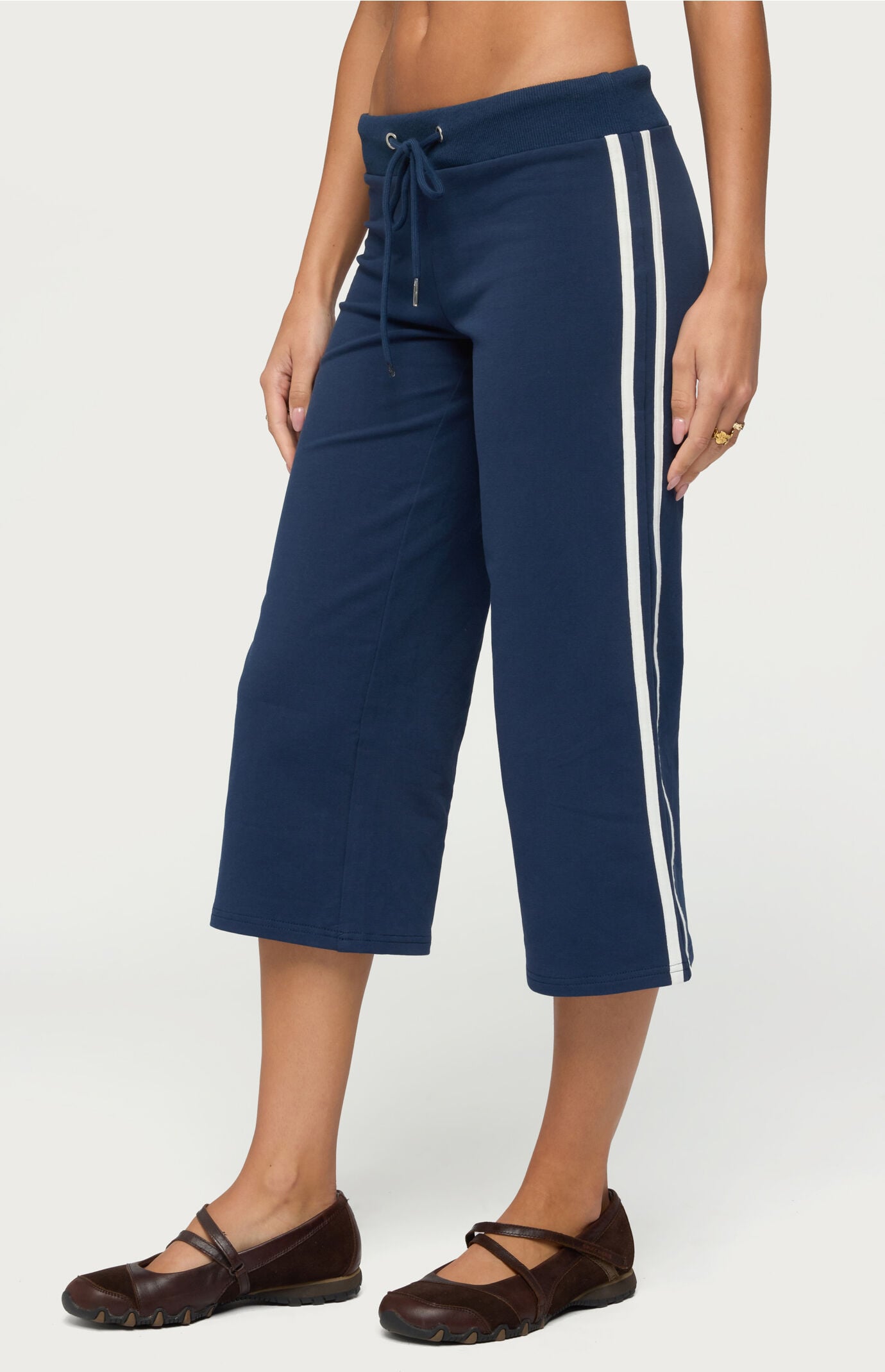 Edikted Zanele Side Stripe Capri Sweatpants