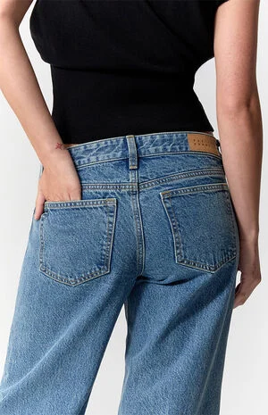 Zoe Low Rise Girlfriend Jeans Medium Blue Wash image number 5