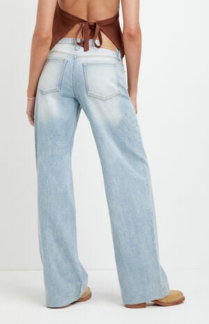 Casey Low Rise Baggy Jeans Light Blue Washed image number 4
