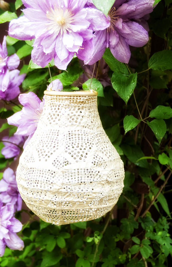 Pearl Wave Punch Bulb 8″ Solar Lantern