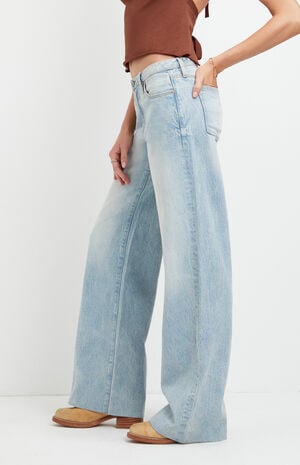 Casey Low Rise Baggy Jeans Light Blue Washed image number 3