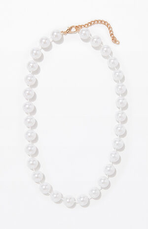 Giant Pearl Necklace image number 1