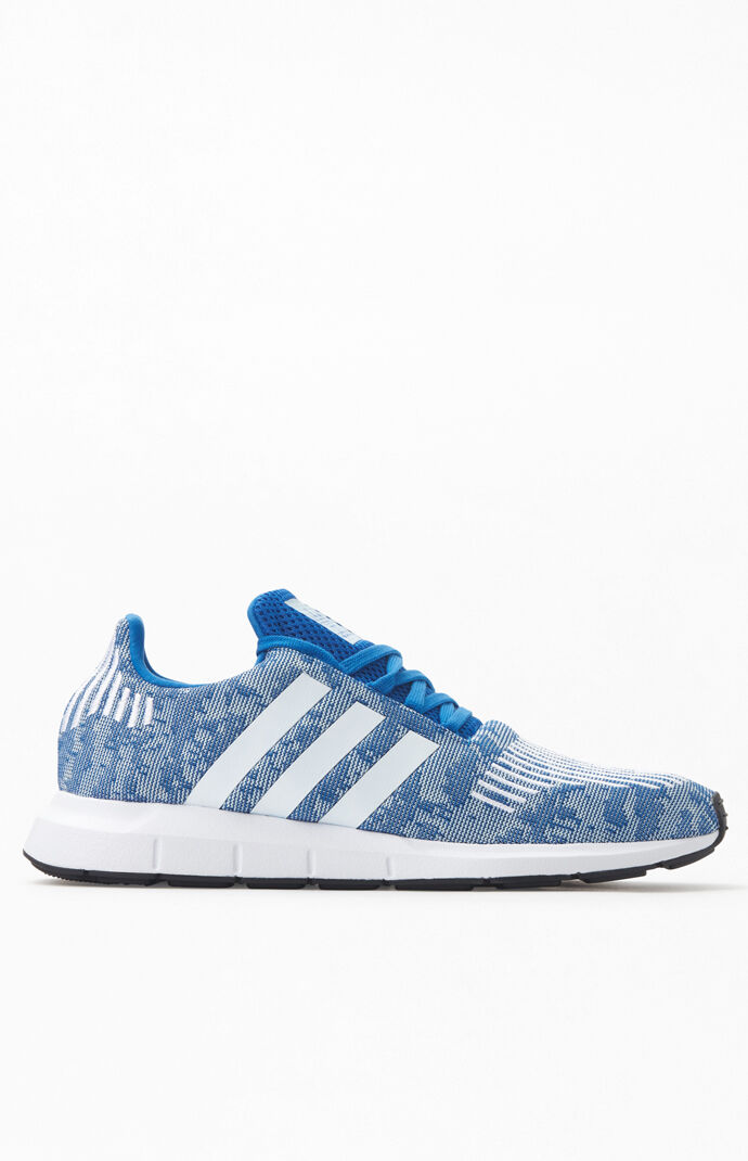Adidas swift run blue and clearance white