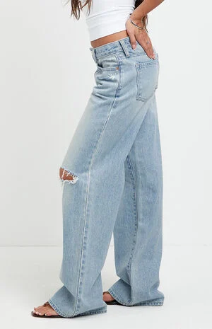 Casey Low Rise Baggy Jeans Ripped Knee Light Blue image number 4