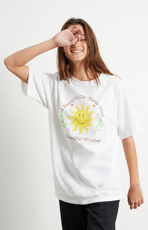 Beautiful Day Oversized T-Shirt image number 1