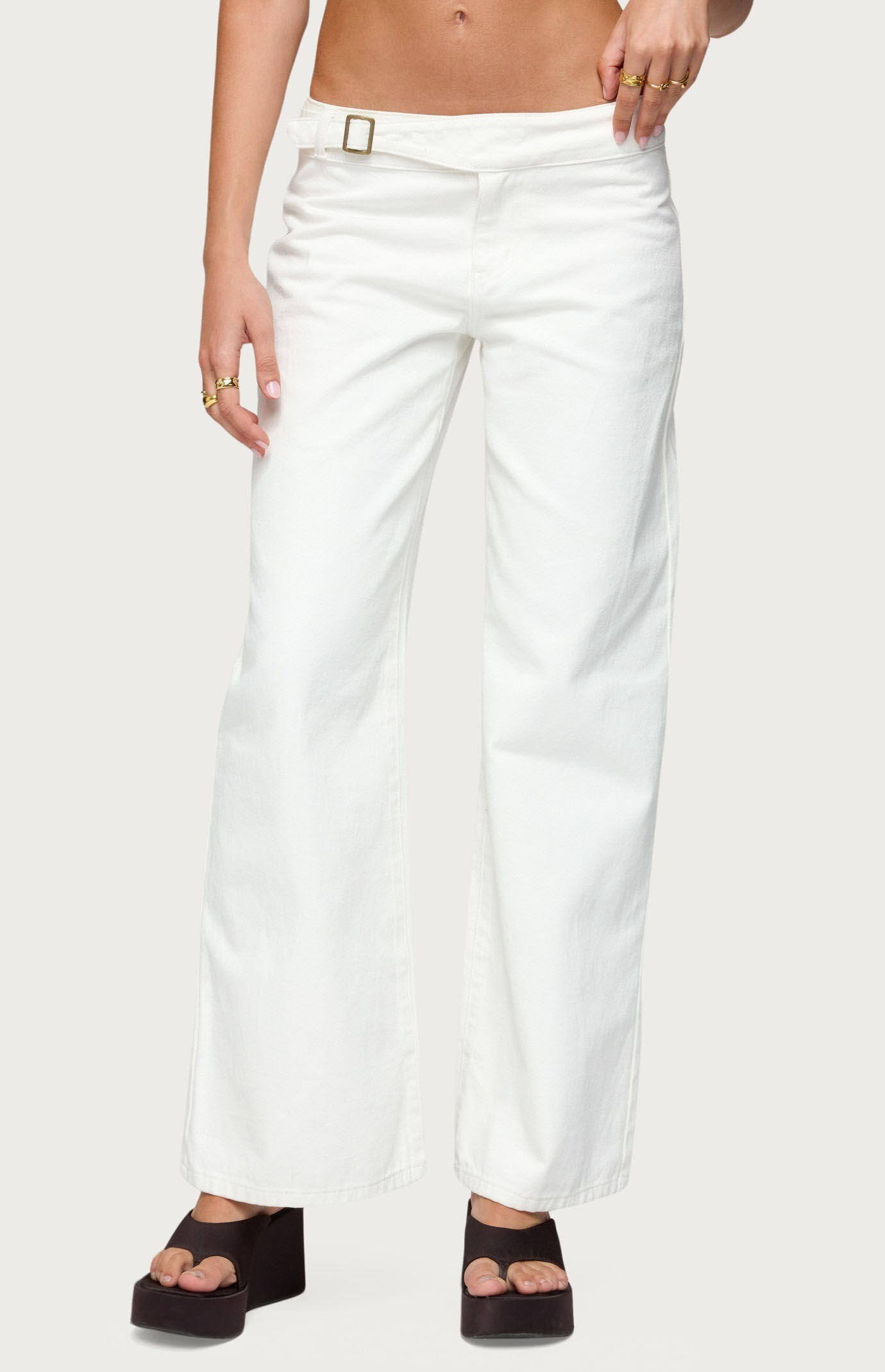 トップス HARGUEDRYCOTTONPLANESWEATFOODIE PANTS Edikted Buckle Low Rise Straight Leg Pants | PacSun