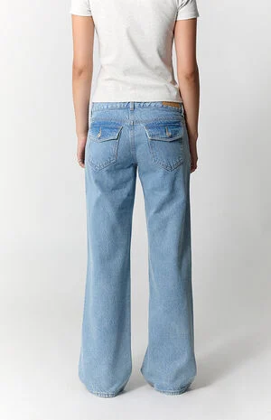 Zoe Low Rise Girlfriend Jeans Button Pocket Light Blue image number 5