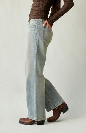 Zoe Low Rise Girlfriend Jeans Light Blue Tint image number 3