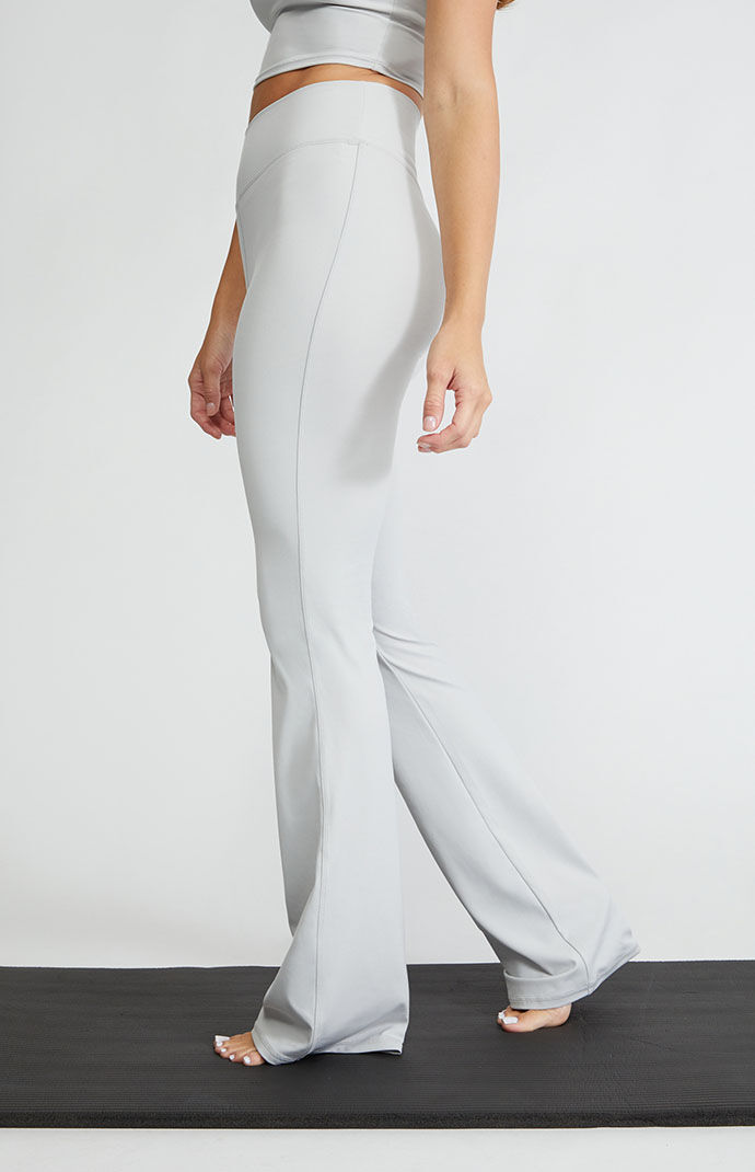 White flare outlet yoga pants