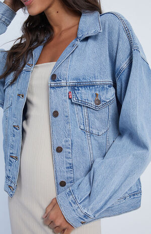 Light Wash Indigo '90s Trucker Jean Jacket image number 2