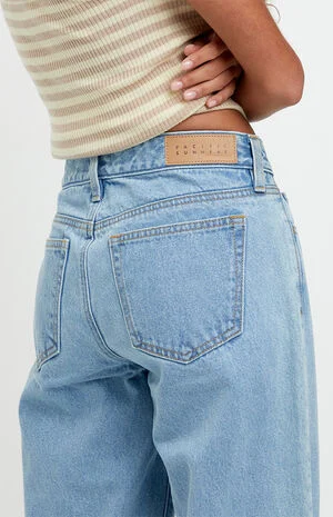 Zoe Low Rise Girlfriend Jeans Light Blue Wash image number 5