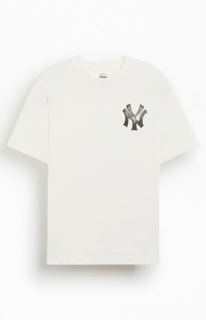 New York Yankees Pantheon T-Shirt image number 2