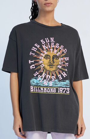 Kiss Me T-Shirt image number 2