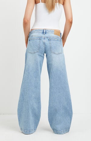 Kaia Ultimate Low Rise Baggy Jeans Stretch Light Blue image number 4