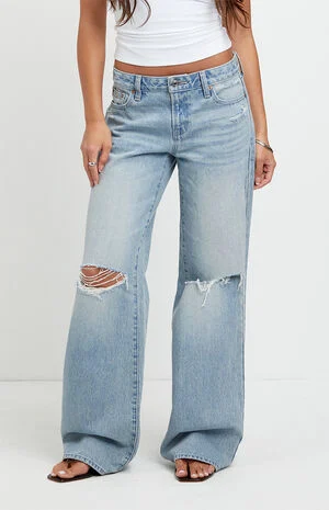 Casey Low Rise Baggy Jeans Ripped Knee Light Blue image number 3
