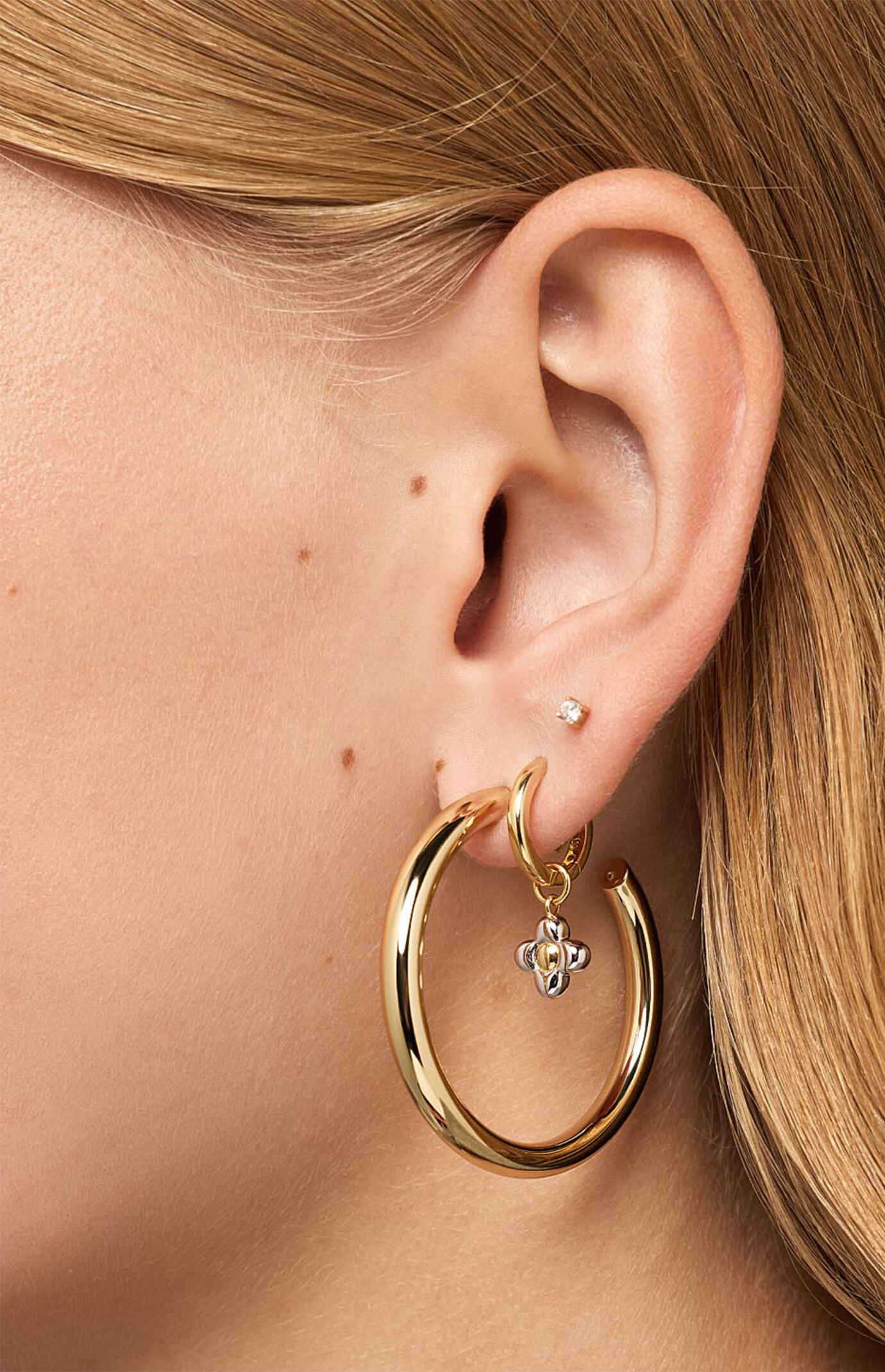 Ana Luisa Tia Medium Gold Hoop Earrings