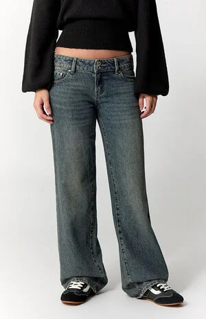 Zoe Low Rise Girlfriend Jeans Dark Blue image number 2