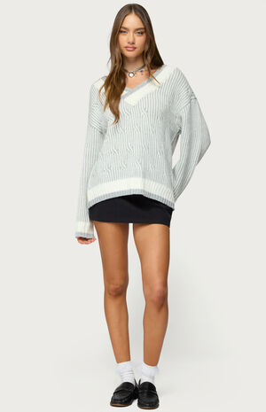 Lila v Neck Cable Knit Sweater image number 4
