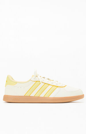 Women's Yellow Breaknet Sleek Sneakers image number 1