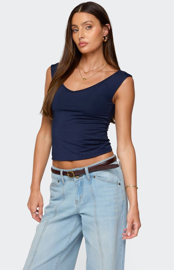 Edikted Angeline Wide v Neck Top
