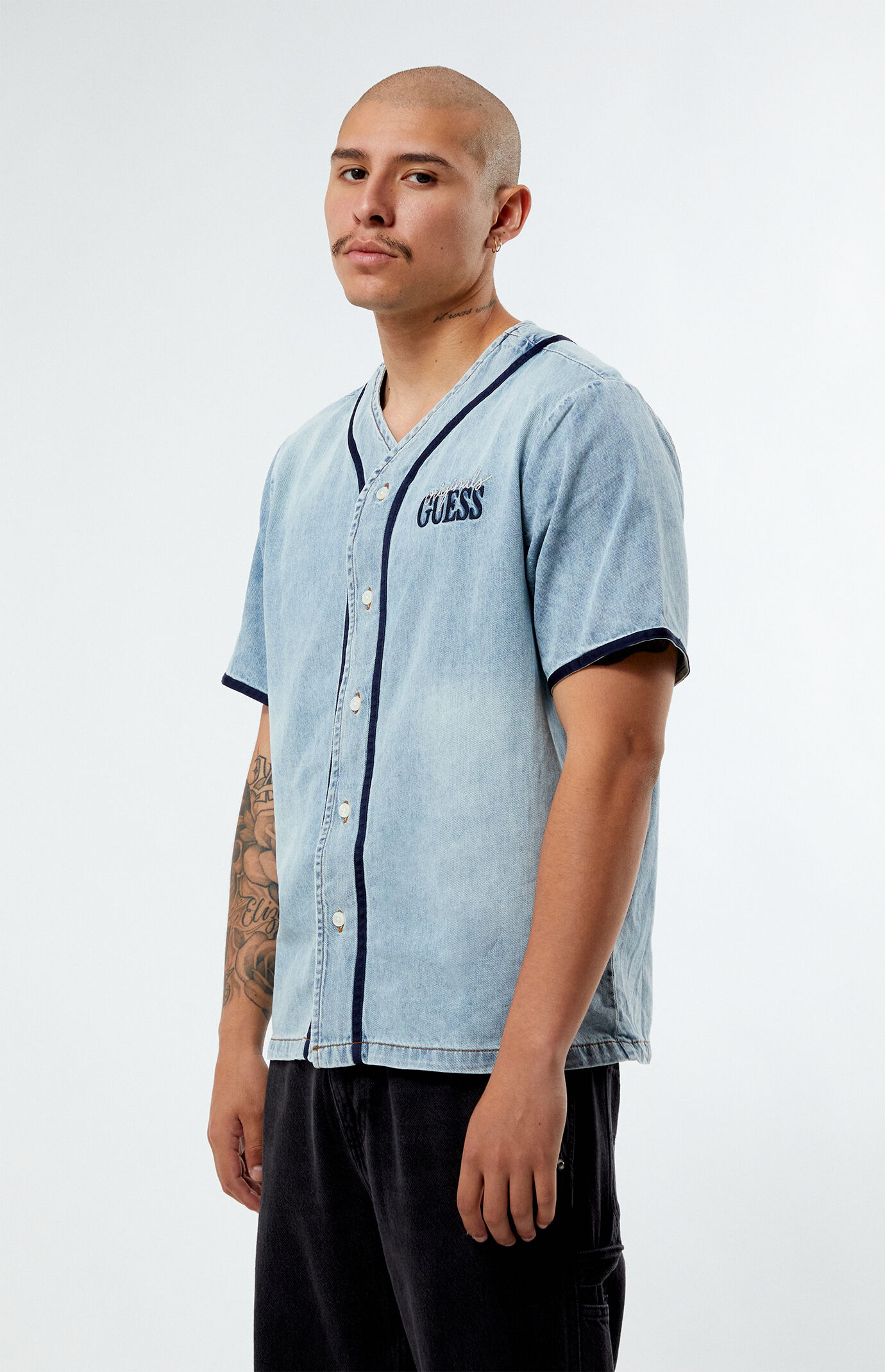argue baseball denim デニム シャツ Guess Denim Baseball Shirt | PacSun