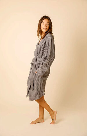 Organic The Weightless Gray Black Waffle Robe image number 3