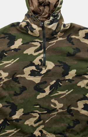 2000s Camo Fleece Pullover Hoodie image number 3