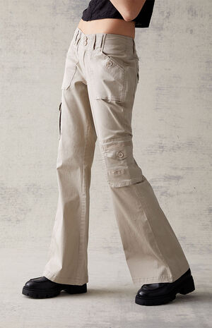 Low Rise Cargo Pants image number 3