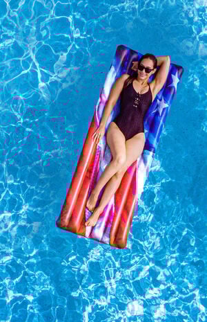 Stars & Stripes Deluxe Pool Raft image number 2