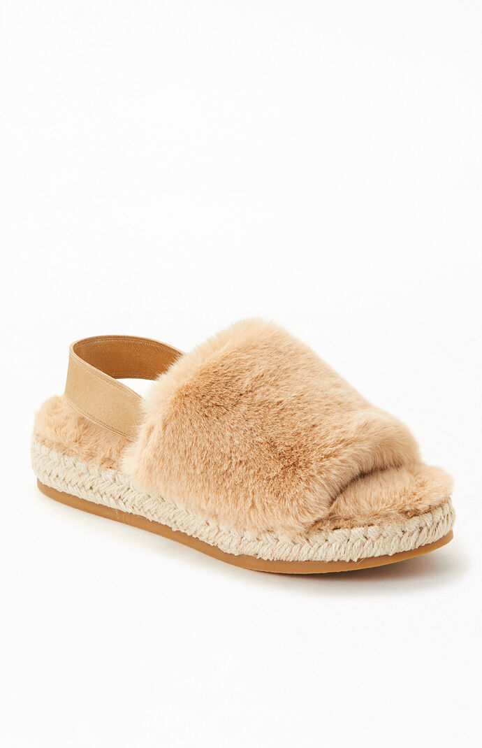 Dolce vita hotsell faux fur slippers