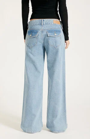 Zoe Low Rise Girlfriend Jeans Button Pocket Light Blue image number 4