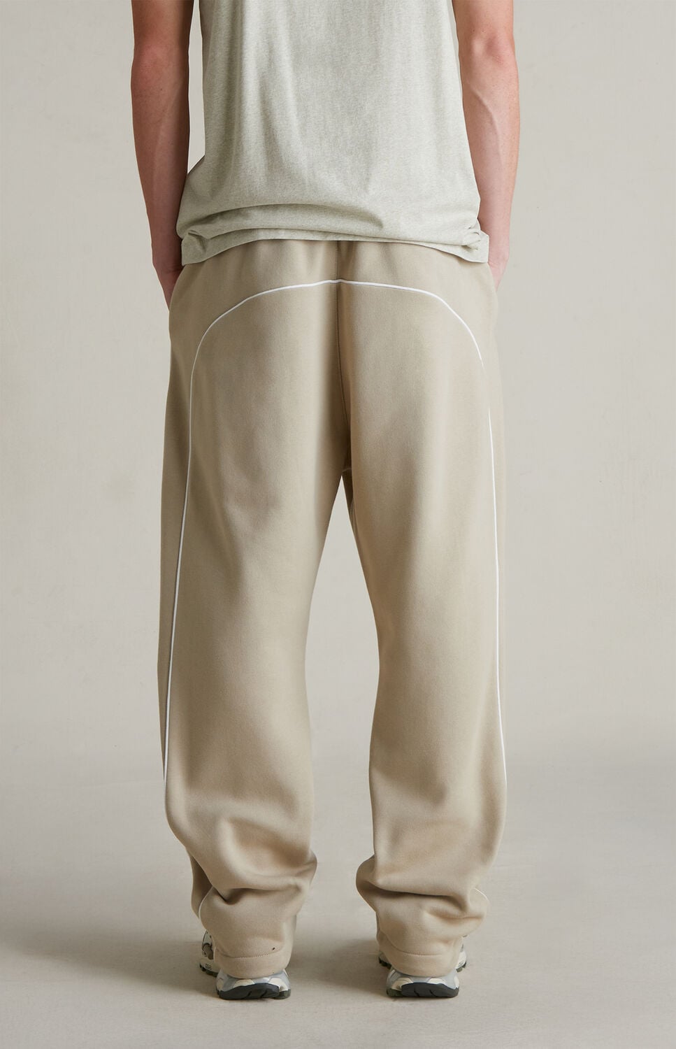 Fear of God ESSENTIALS Timber & Cloud White Relaxed Fleece Sweatpants thumbnail 6