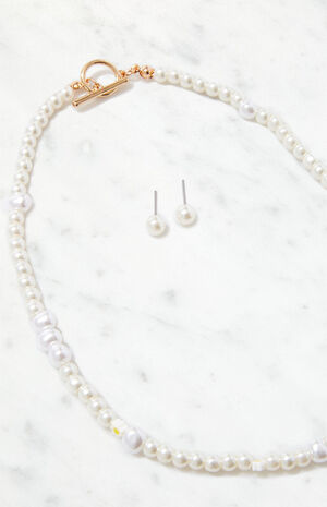 Pearl Necklace & Earring Pack image number 2