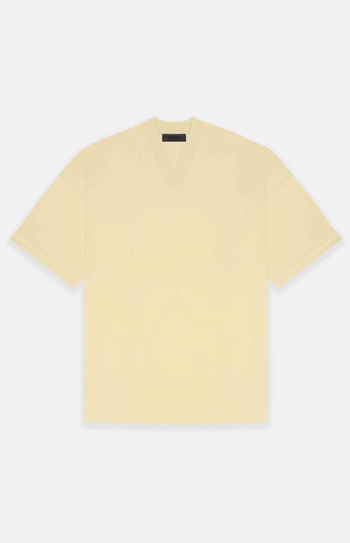 関税込＊FEAR OF GOD ESSENTIALS＊半袖Tシャツ ガーデンイエロー Fear of God Essentials Garden Yellow V-Neck T-Shirt | PacSun