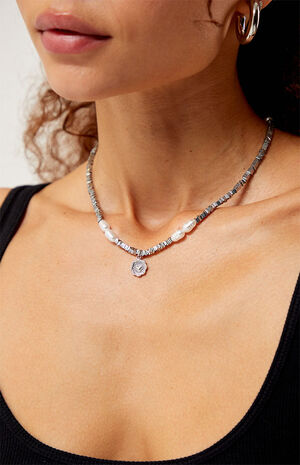 Silver Daisy Pendant Necklace image number 2