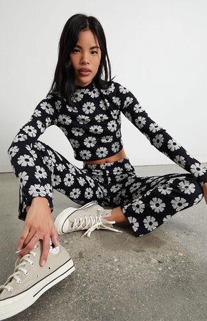 Daisy Days Cropped Long Sleeve Top image number 4