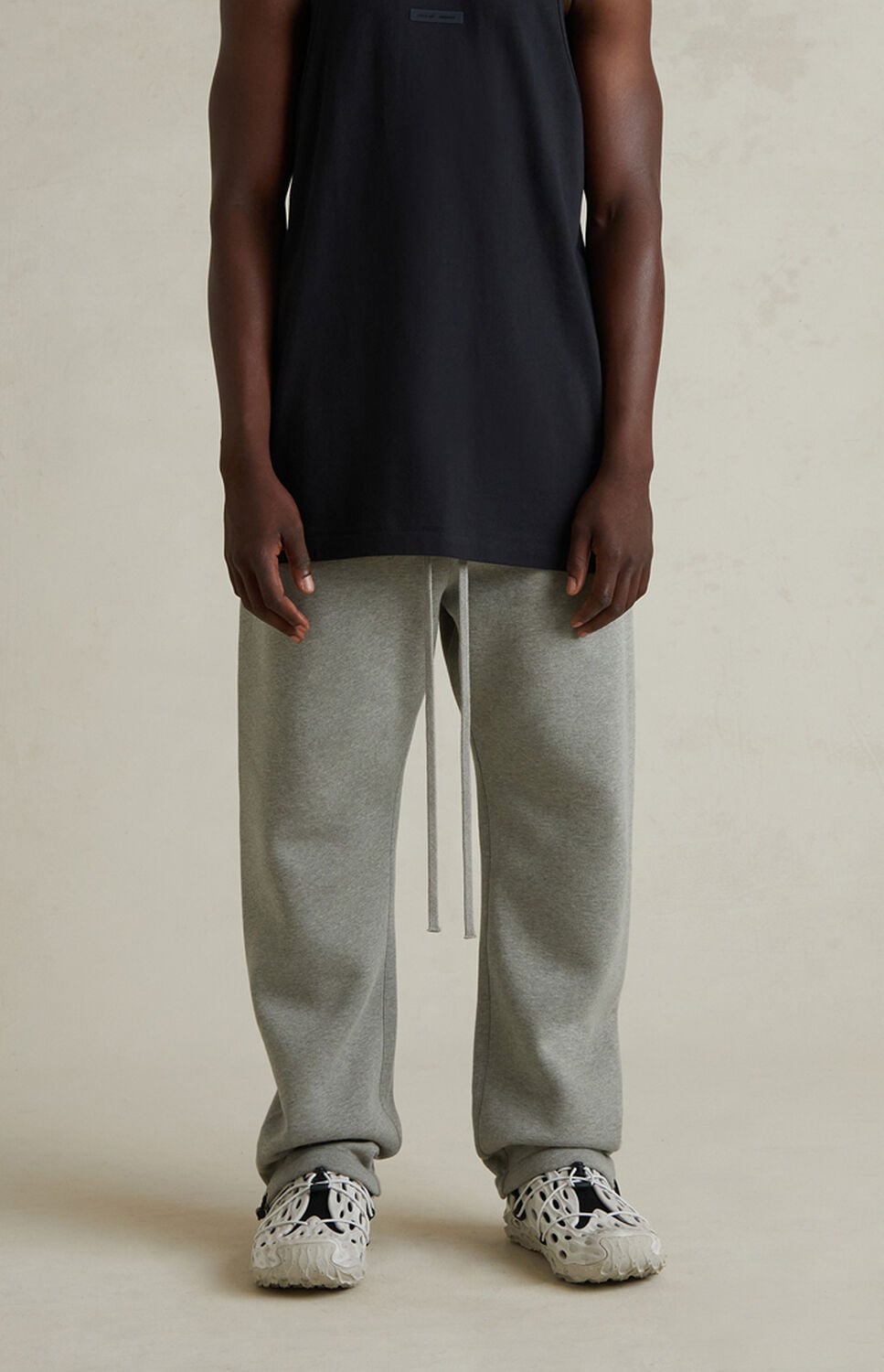 Fear of God ESSENTIALS Concrete Heather Fleece Relaxed Sweatpants thumbnail 3